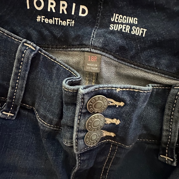 TORRID Jeans - Jegging Super Soft - Size 18 R - Picture 4 of 5